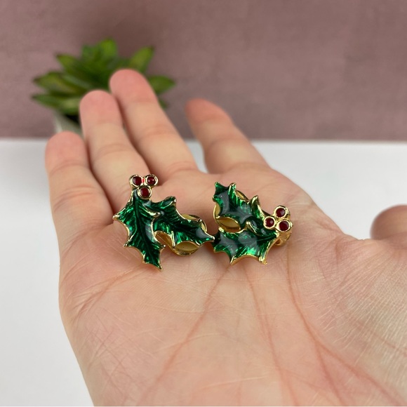 Vintage Green Red Holly Berry Holiday Christmas Clip On Earrings Jewelry - Picture 6 of 6
